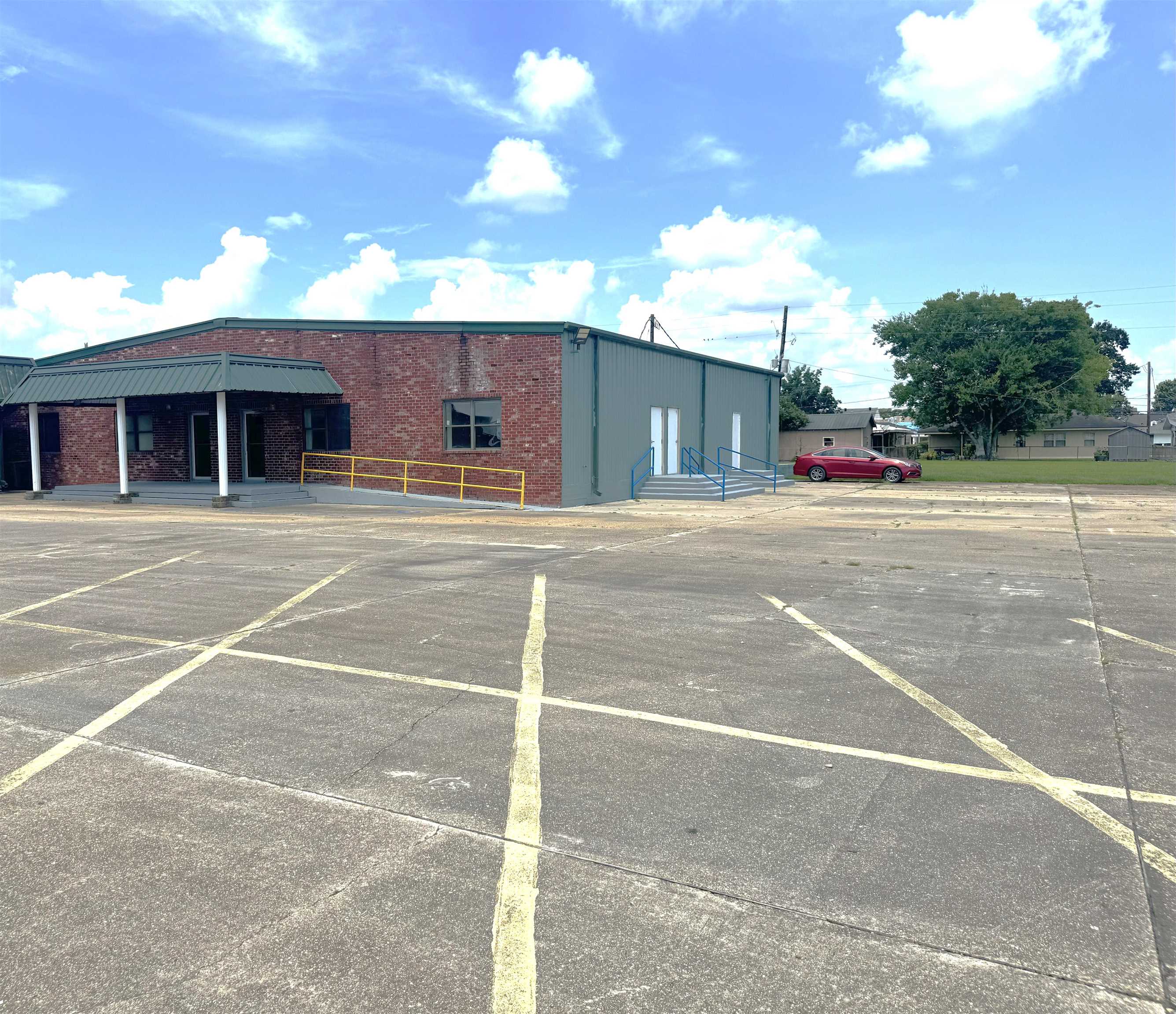 Photo 1 of 16 — 187 Monarch Dr, Houma, LA 70364