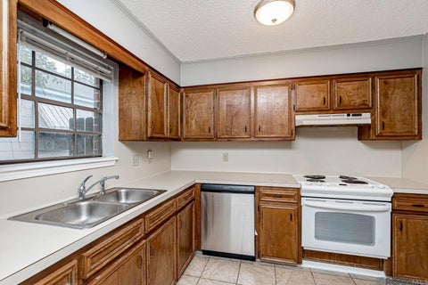 Townhouse For Rent - 3711 Cole Dr #2<br/> Baton Rouge, LA 70806