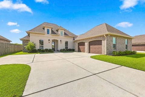 Homes For Sale - 257 Royal Oak Dr<br/> Thibodaux, LA 70301