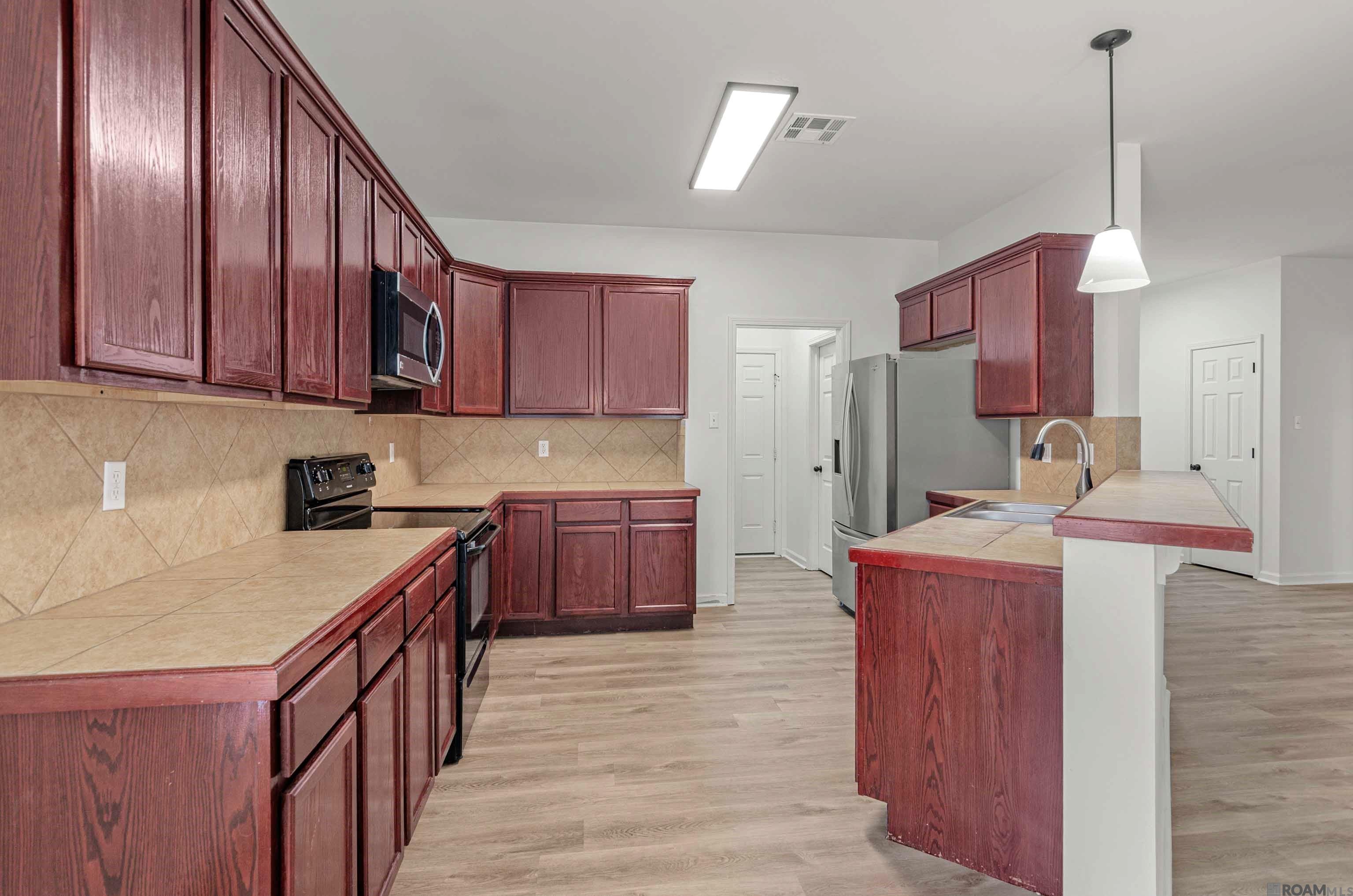 6834 Silver Springs Dr, Greenwell Springs, Louisiana image 3
