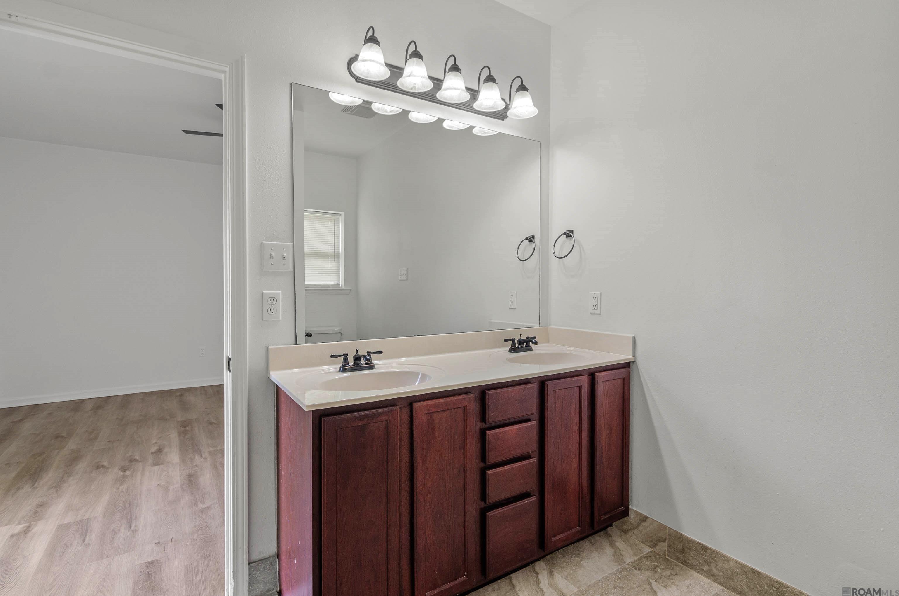 6834 Silver Springs Dr, Greenwell Springs, Louisiana image 7