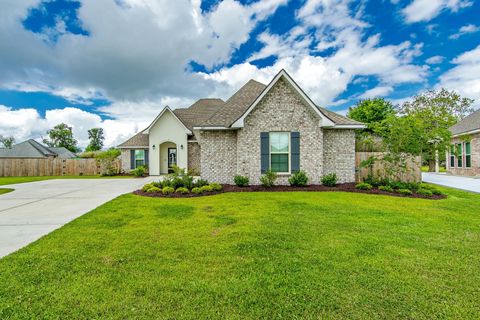 Homes For Sale - 327 Modesto Drive<br/> Houma, LA 70364