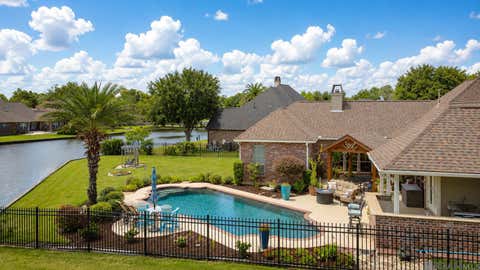 Homes For Sale - 43097 Lighthouse Ln<br/> Ascension County, Prairieville, LA 70769