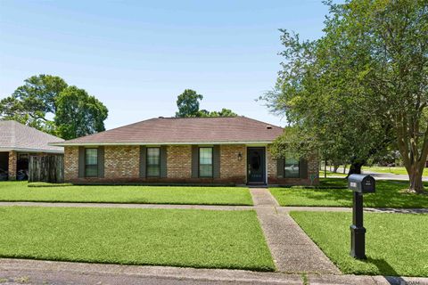 Homes For Sale - 16810 Dahlgren Ave<br/> Baton Rouge, LA 70817