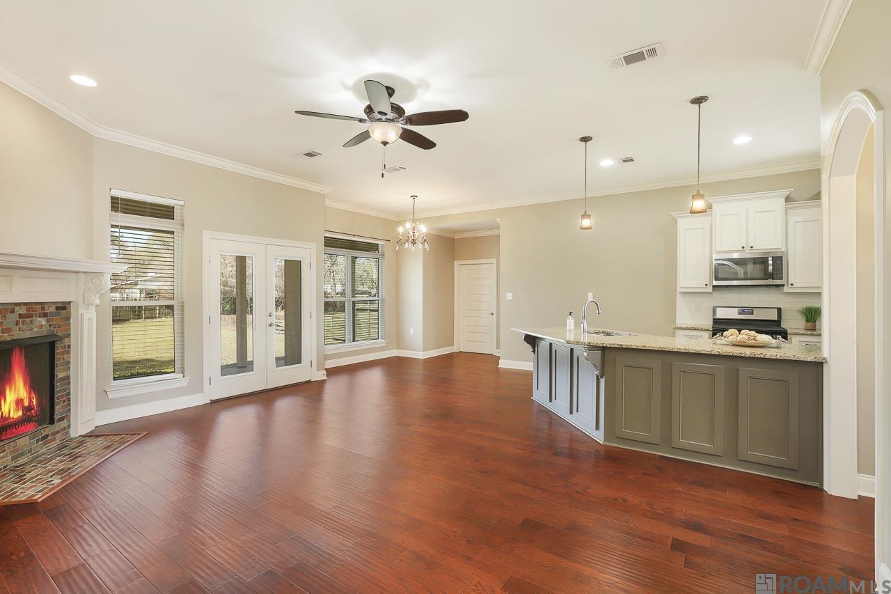 721 Poplar St, Denham Springs, Louisiana image 3