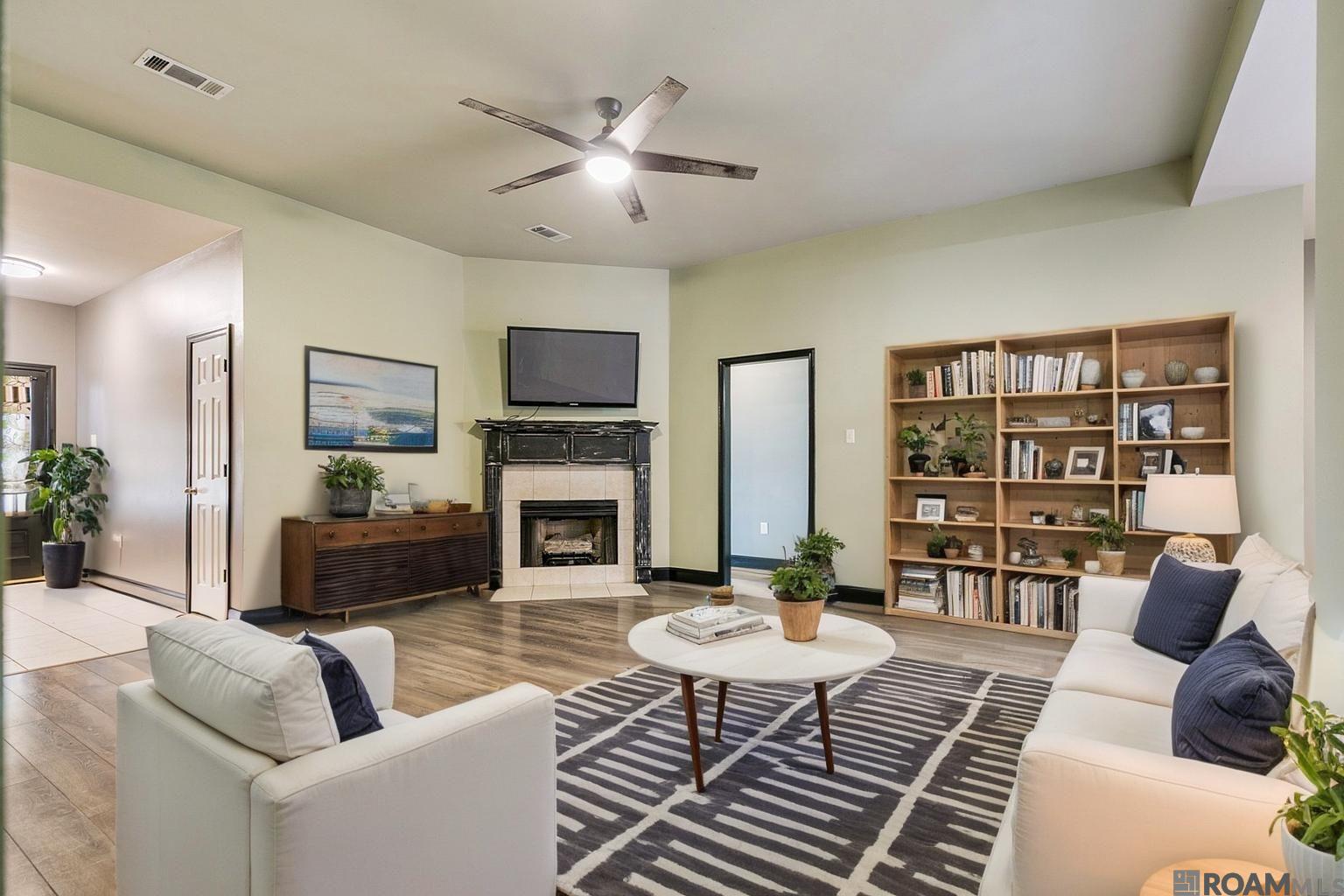 16369 W Great Oak Ct