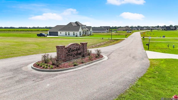 402 HARVEST LN, PORT ALLEN, LA 70767 - Image e9fc24b3f9d8a99540b86517b11dd48e/1990889482