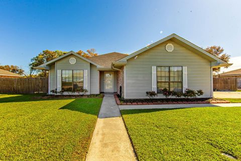 Homes For Sale - 212 Presque Isle Drive<br/> Houma, LA 70363