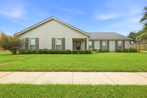Homes For Sale - 502 Summerfield Dr<br/> Houma, LA 70360