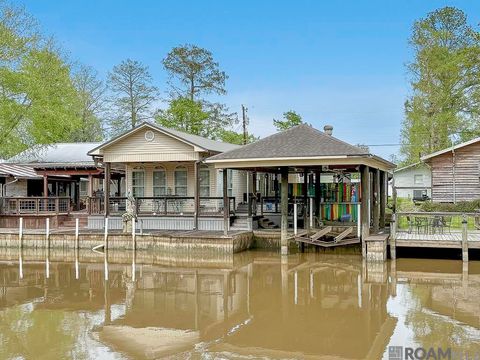Homes For Sale - 22460 Chinquapin Ave<br/> Maurepas, LA 70449