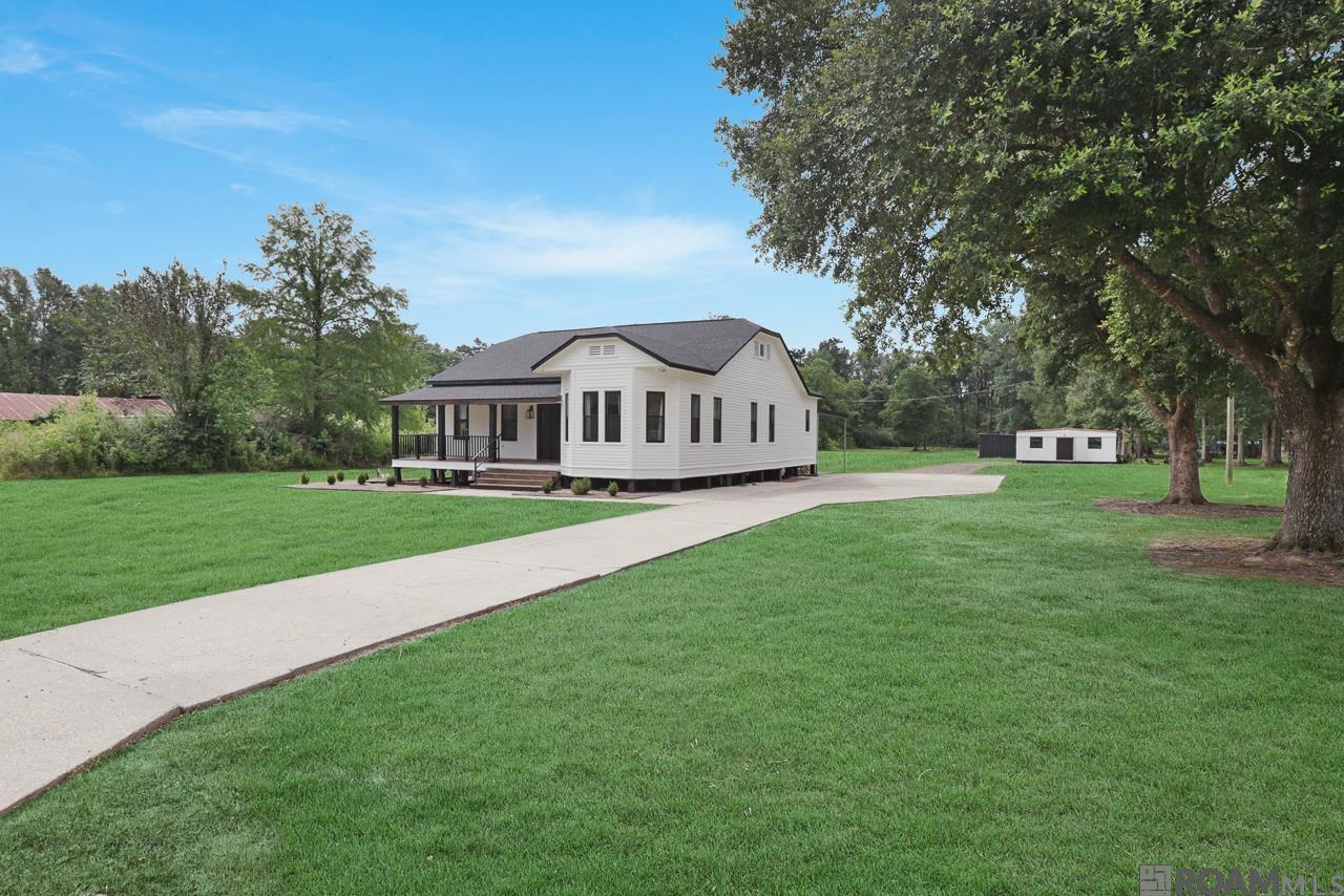 12300 Clanton Dr, Walker, Louisiana image 1