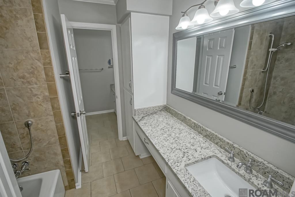 12315 N Lake Sherwood Ave, Baton Rouge, Louisiana image 23