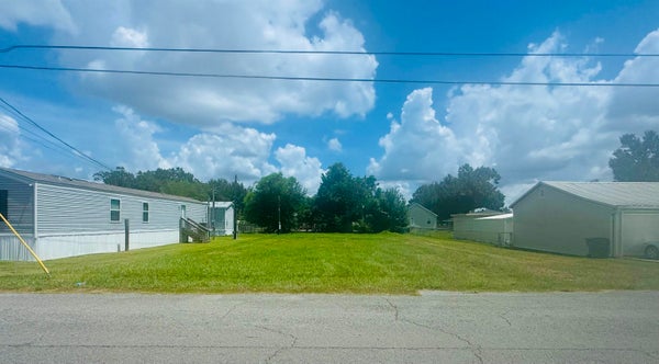 2305 SAINT BERNARD ST, THIBODAUX, LA 70301 - Image edb3b97c9c3bf3d3372efd7fa20b1a2f/4159770104