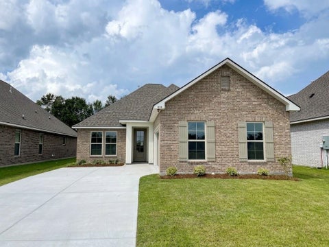 Homes For Sale - 403 Rue Evangeline<br/> Houma, LA 70364
