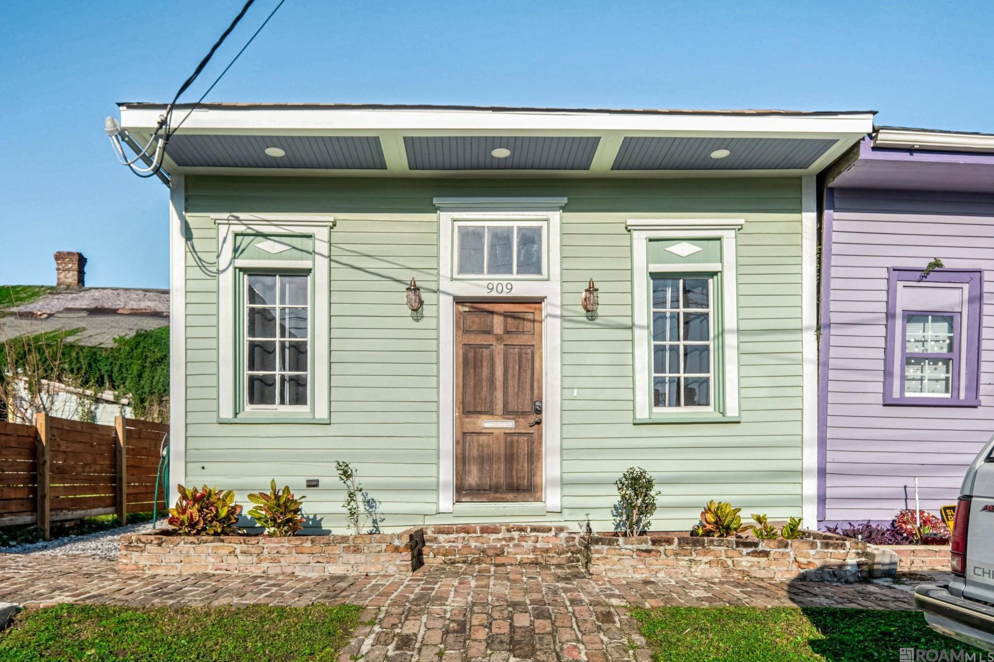 909 N Derbigny Street, New Orleans, Louisiana image 1