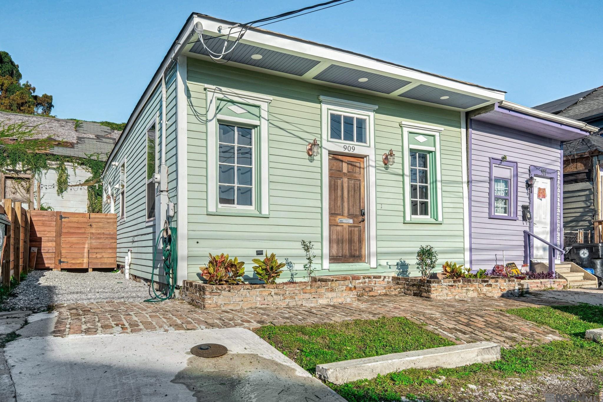 909 N Derbigny Street, New Orleans, Louisiana image 2