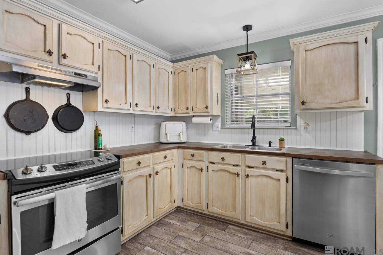 10752 Sugar Pine Dr, Greenwell Springs, Louisiana image 7