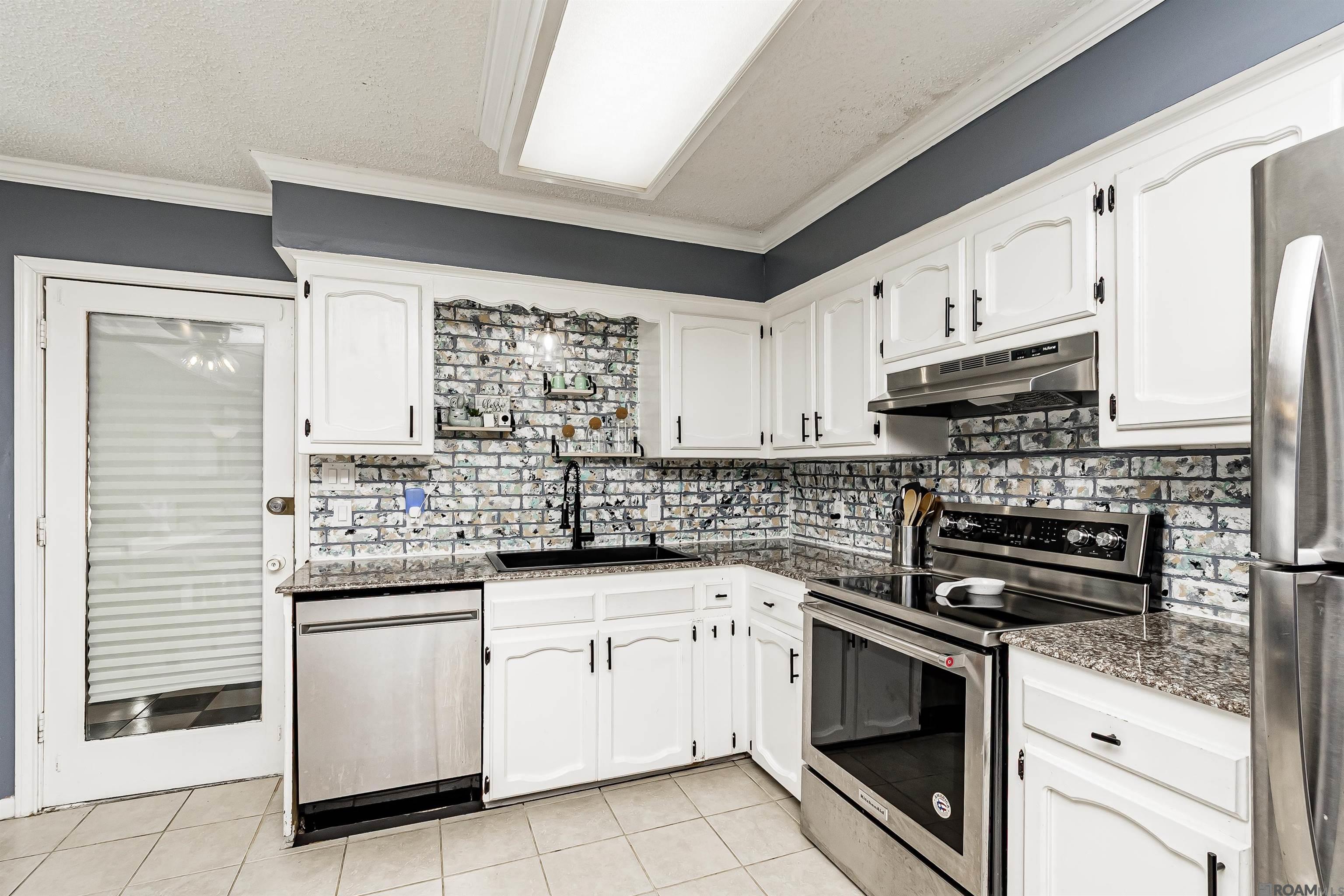 2121 Oak Knoll Dr