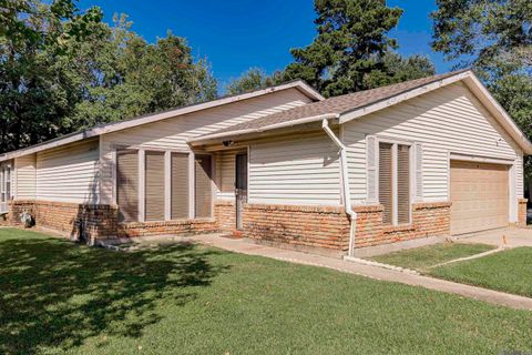 2121 Oak Knoll Dr Baton Rouge LA 70815