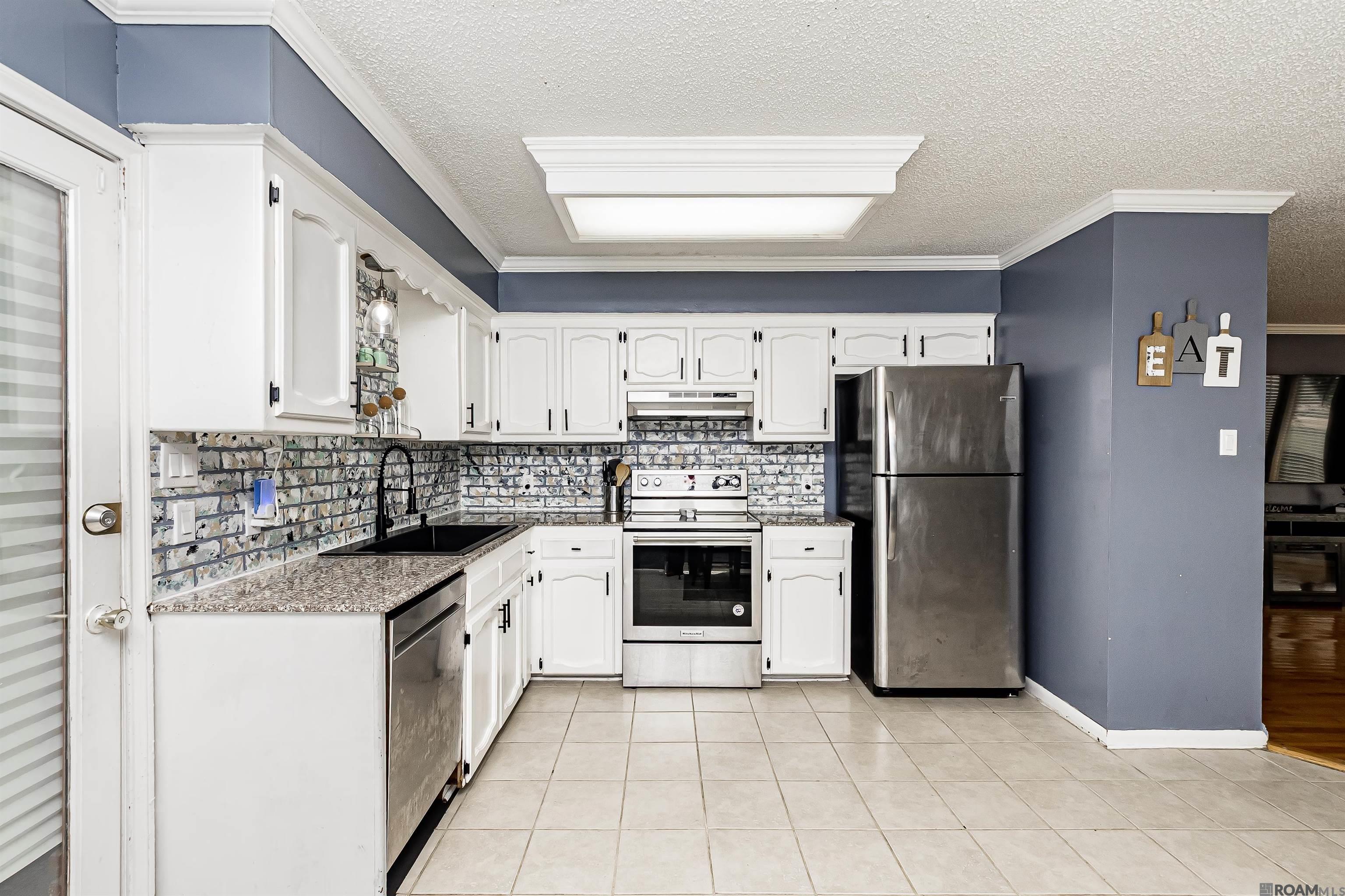 2121 Oak Knoll Dr