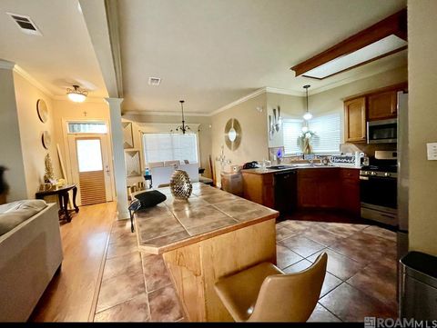 Homes For Sale - 611 S Oleana Dr<br/> Ascension County, Gonzales, LA 70737