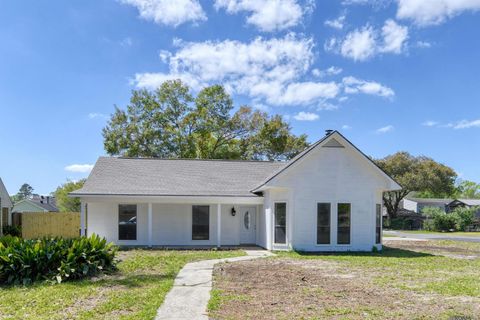 Homes For Sale - 7618 Chairman Ave<br/> Baton Rouge, LA 70817