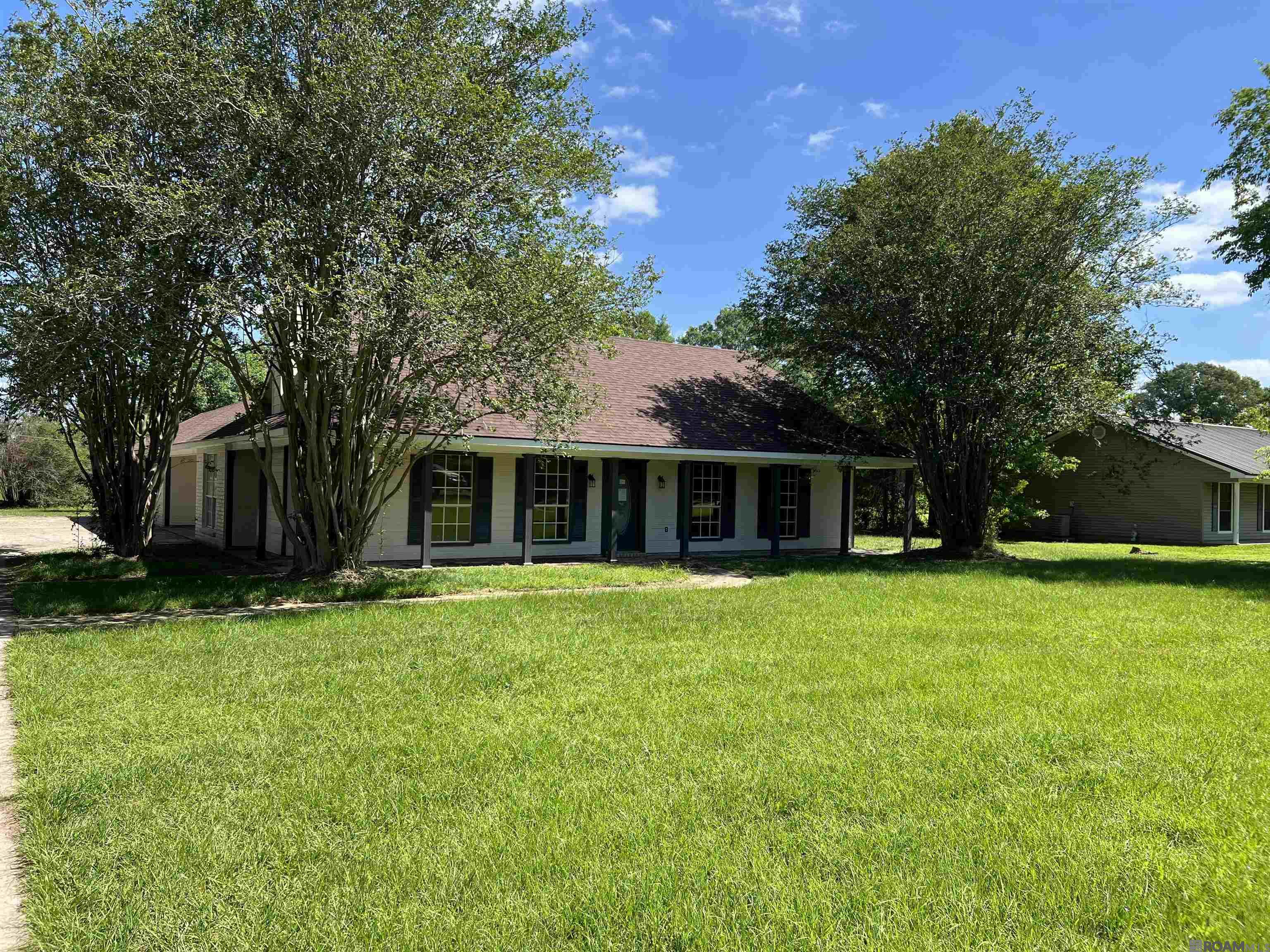 8825 Eagle Dr, Denham Springs, Louisiana image 1
