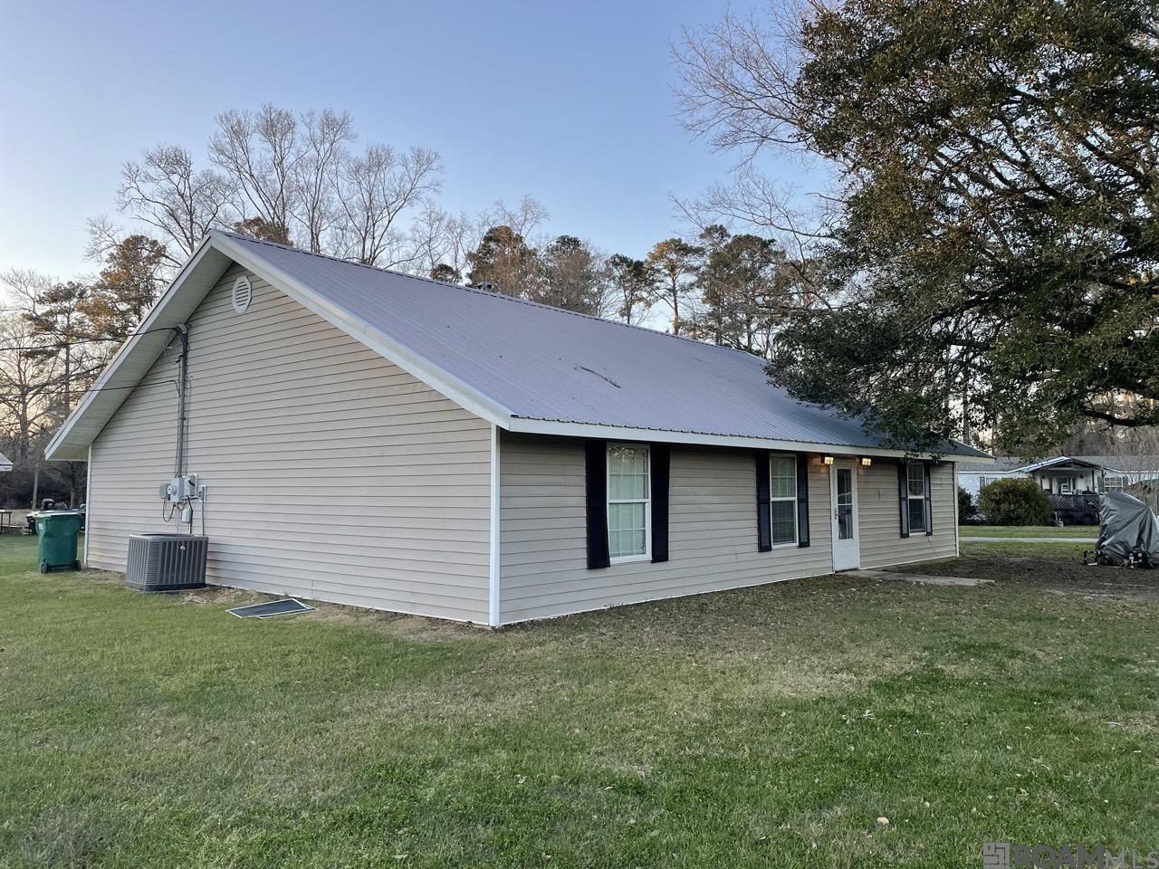 19077 Willie Ln, Livingston, Louisiana image 2