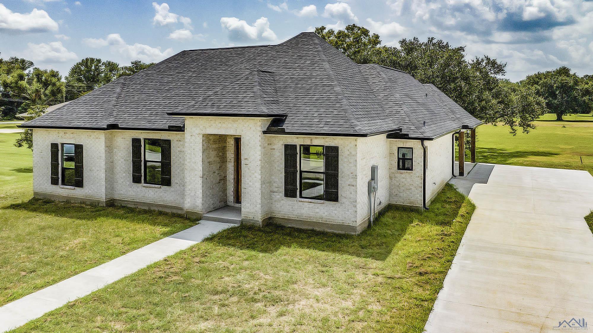 320 Grand Lakes Dr, Thibodaux, Louisiana image 2
