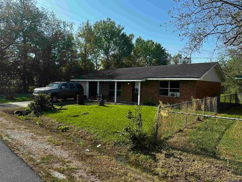 Homes For Sale - 412 Willow St<br/> Labadieville, LA 70372