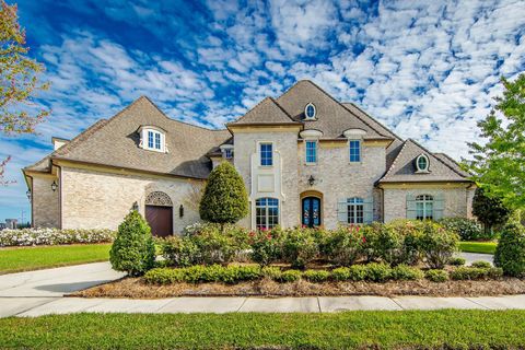 Homes For Sale - 125 Little Lake Drive<br/> Thibodaux, LA 70301