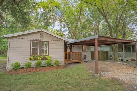 Homes For Rent - 30114 Oak St<br/> Walker, LA 70785