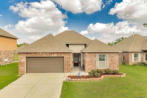Homes For Sale - 8839 Black Birch Ave<br/> Zachary, LA 70791