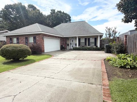 Homes For Sale - 123 Winfield Boulevard<br/> Houma, LA 70360