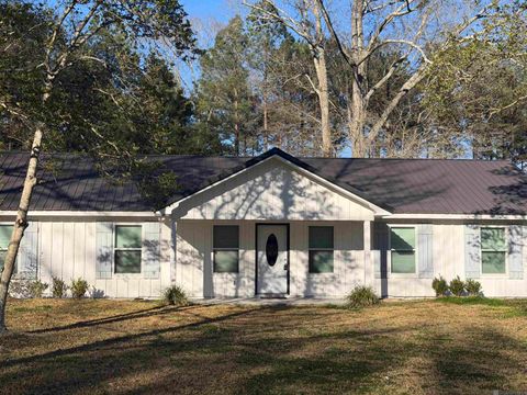 Homes For Sale - 6106 Sycamore St<br/> Wilson, LA 70789