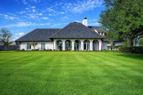 Homes For Sale - 107 Cedar Tree Drive<br/> Thibodaux, LA 70301