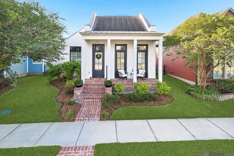Homes For Sale - 13330 La Petite Ln<br/> Baton Rouge, LA 70818