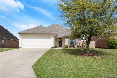 Homes For Sale - 40462 Cross Creek Ave<br/> Ascension County, Gonzales, LA 70737