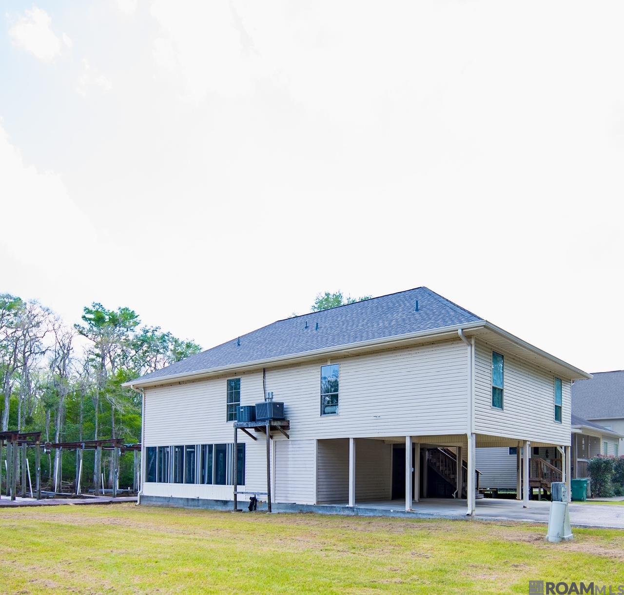 22962 Chene Blanc Ln, Maurepas, Louisiana image 1