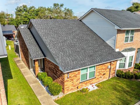 Townhouse For Sale - 215 North French Quarter Drive<br/> Houma, LA 70364