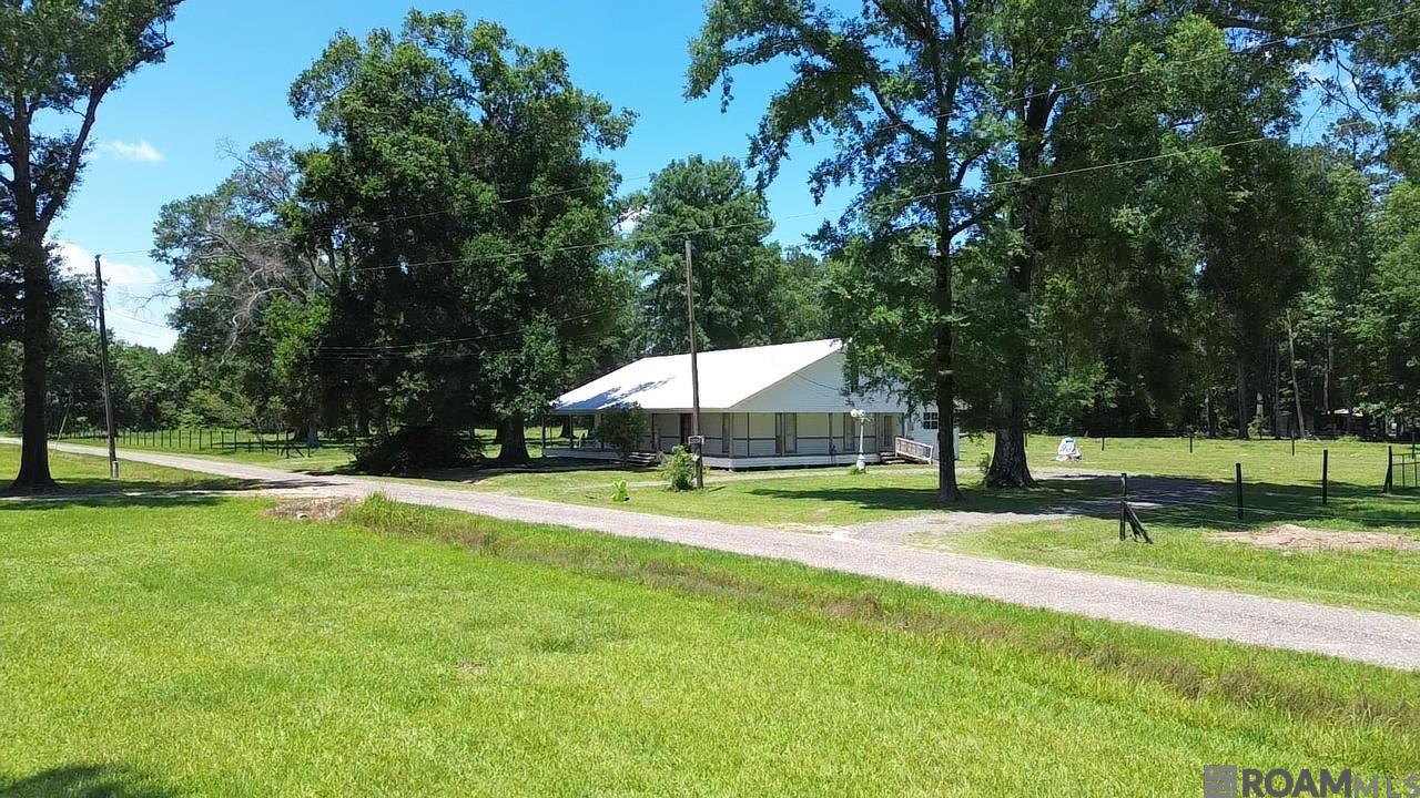21465 La Glaise Ln, Livingston, Louisiana image 1