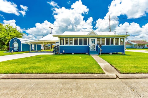 Homes For Sale - 1315 Center St<br/> Houma, LA 70360