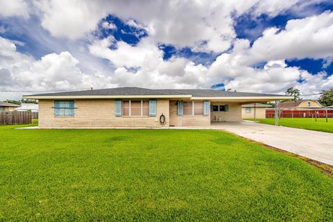 Homes For Sale - 204 Ayo Street<br/> Lafourche County, Raceland, LA 70394