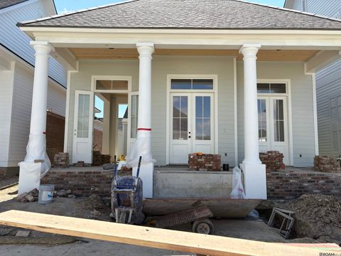 Homes For Sale - 5330 Rue Des Jardin<br/> Baton Rouge, LA 70808