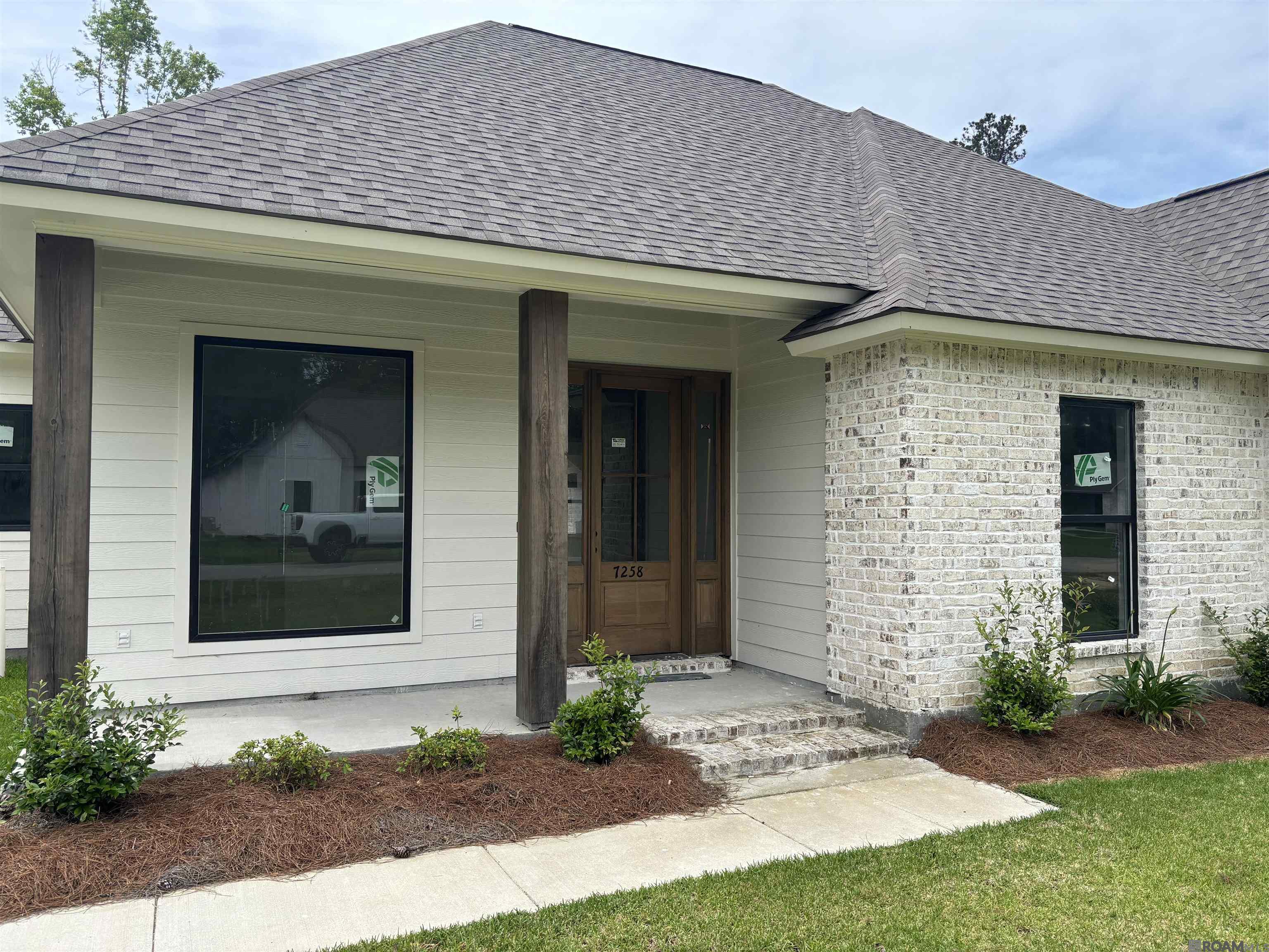 7258 Riverbank Dr, Denham Springs, Louisiana image 2