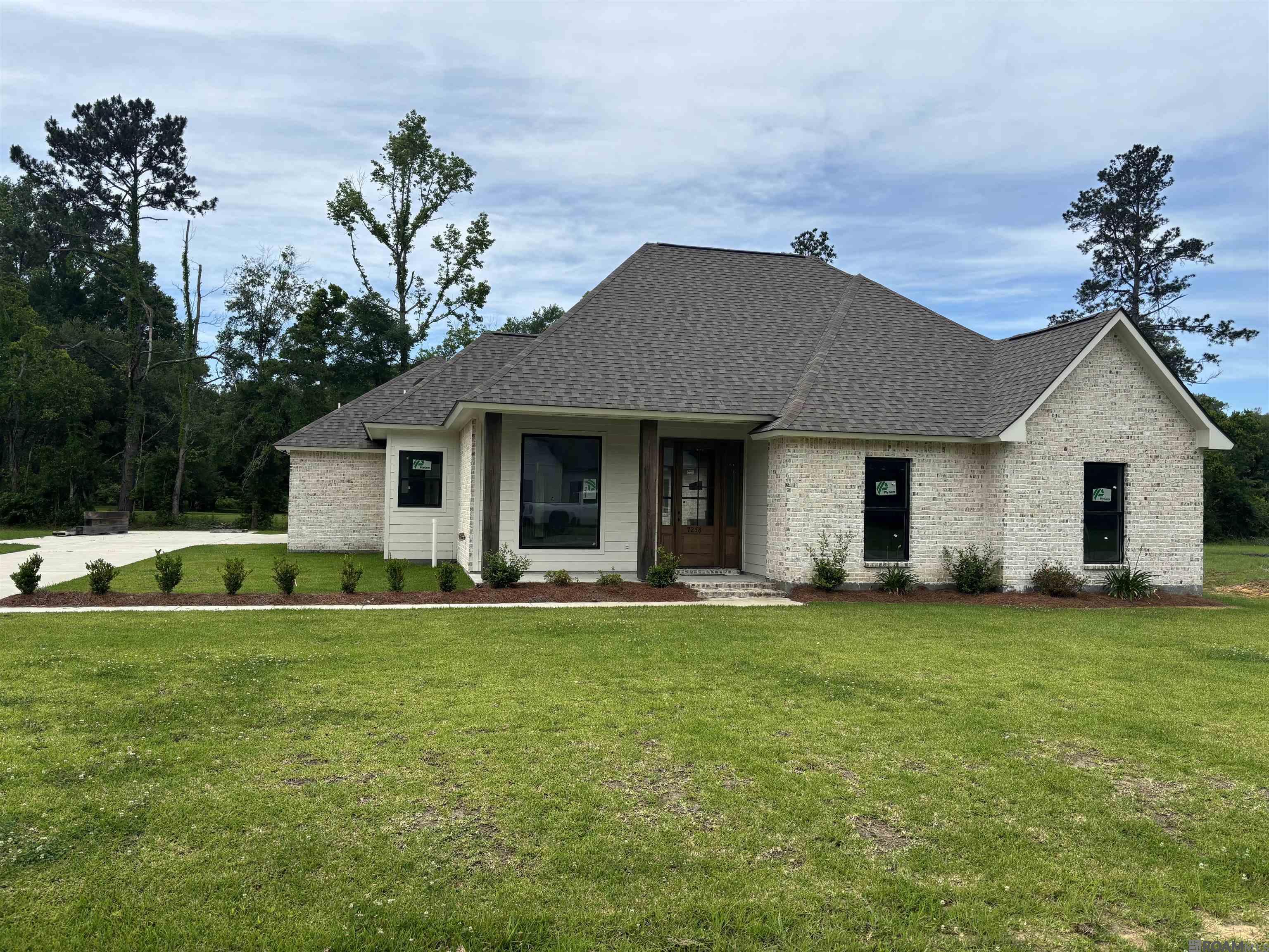 7258 Riverbank Dr, Denham Springs, Louisiana image 1