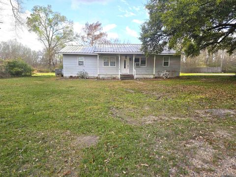 Homes For Sale - 17238 Stoney Point Burch Rd<br/> Pride, LA 70770