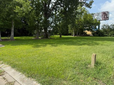Vacant Land For Sale - 1680 East Tunnel Boulevard<br/> Houma, LA 70363