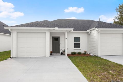 Townhouse For Sale - 10766 Tucker Ln #1B<br/> Walker, LA 70785