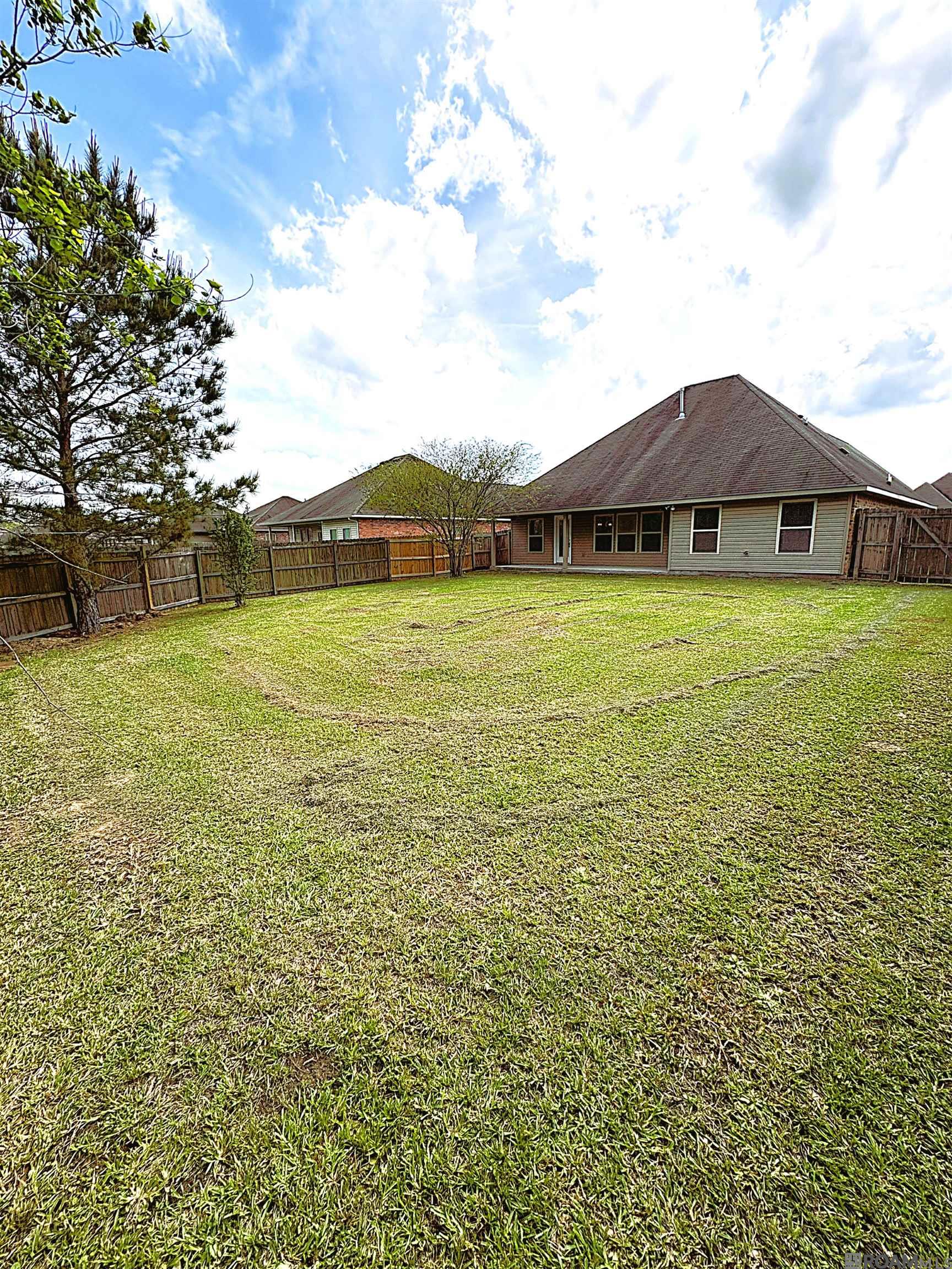 13933 Arbor Walk Dr, Denham Springs, Louisiana image 2